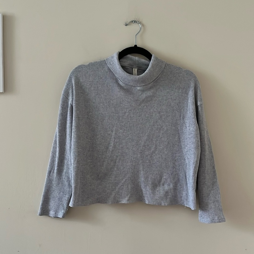 The Group By Babaton Grey Waffle Cropped Turtleneck Long Sleeve